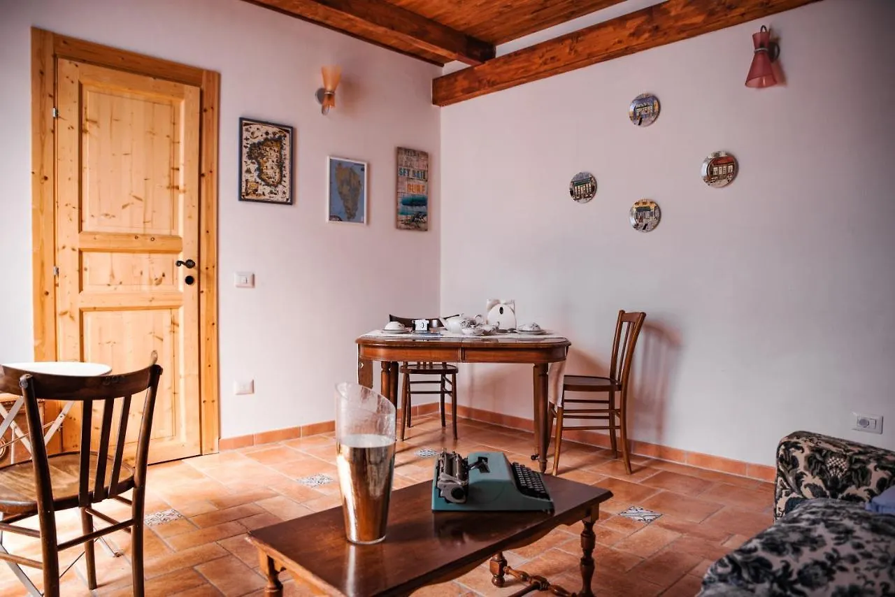 Bobo'S House Calasetta 0*,  Italie