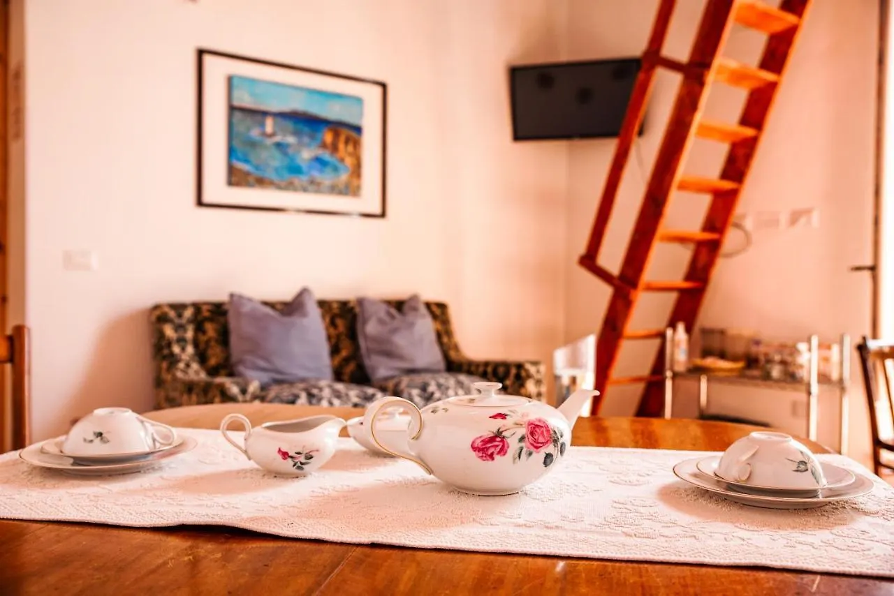 Bobo'S House Calasetta Bed & Breakfast